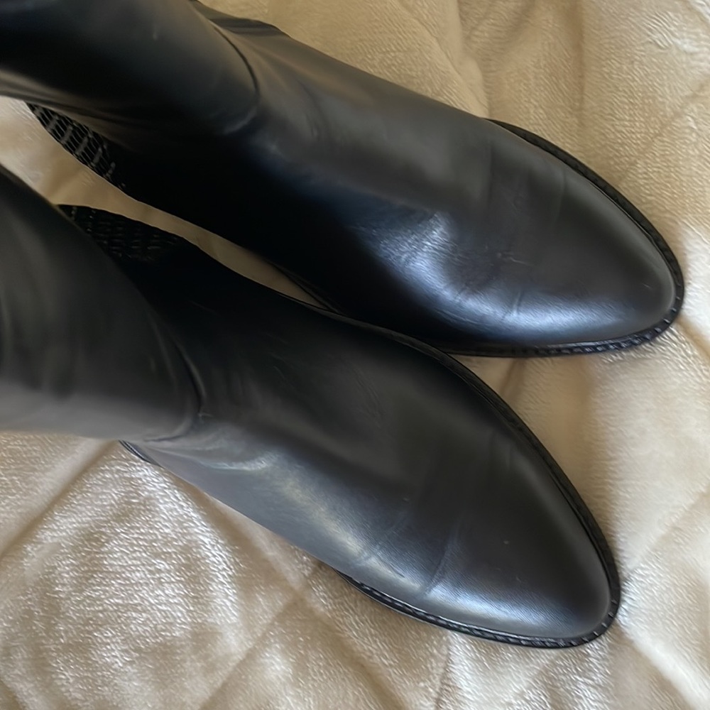 Aquatalia Black Leather heel Ankle Boots with elastic quilt. - Picture 4 of 9